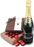 Hearts gift box with champagne