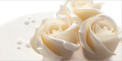 Chocolate roses for cakes